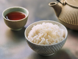 お茶碗に盛られた白いご飯