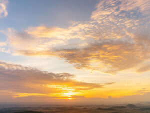 美しい夕焼け空と雲