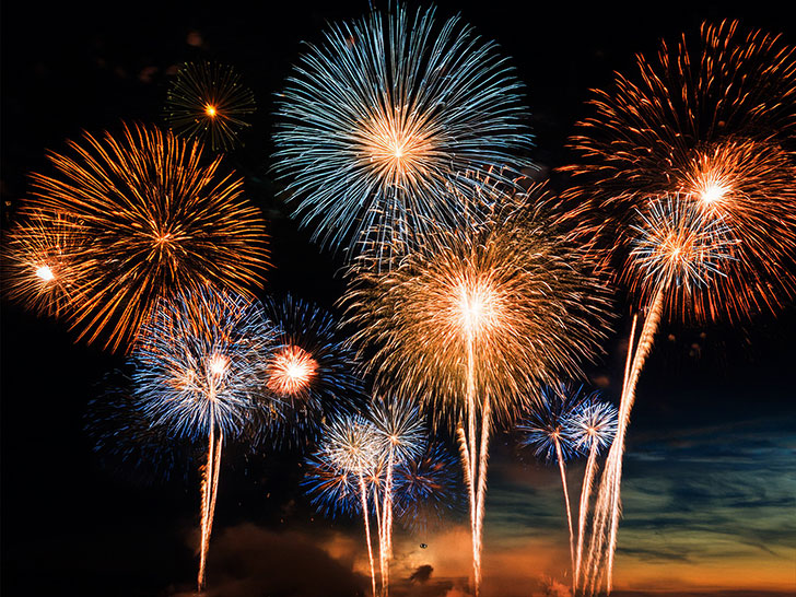 夜空いっぱいの打ち上げ花火