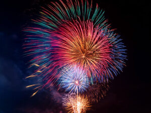 夜空いっぱいの打ち上げ花火