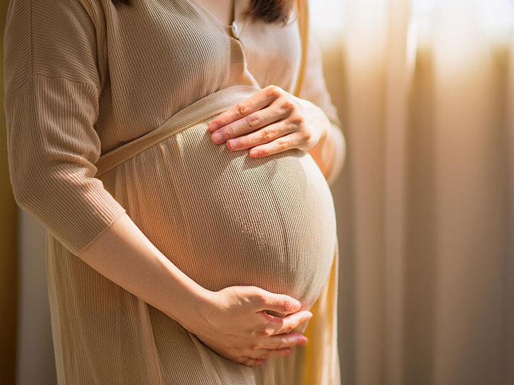 妊婦さんの大きなお腹