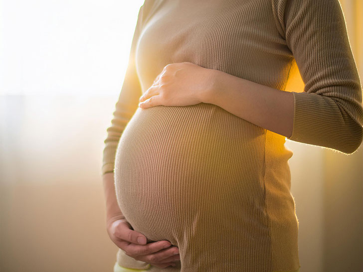 妊婦さんの大きなお腹