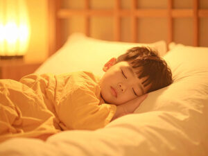 ベッドで眠る小さな男の子