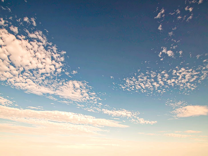 青い空と白い雲