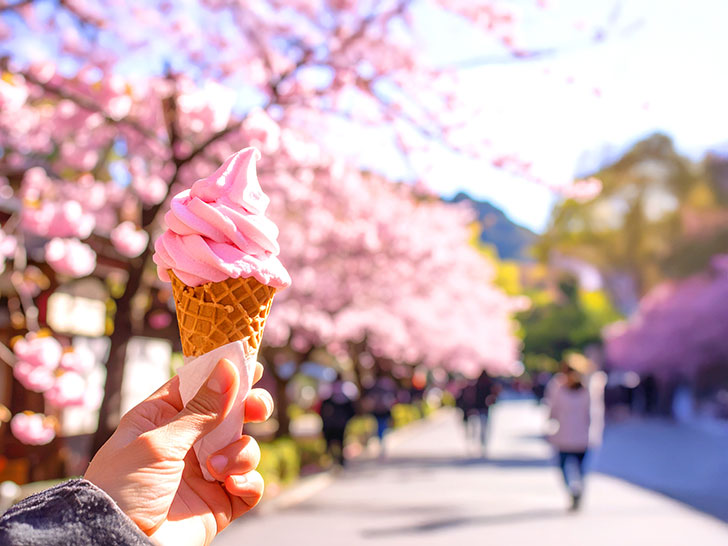 アイスクリームを持つ手