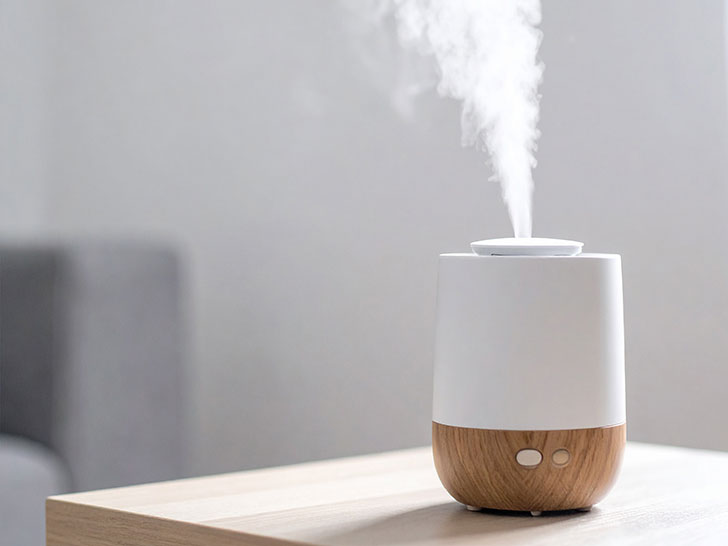 蒸気の出ている加湿器