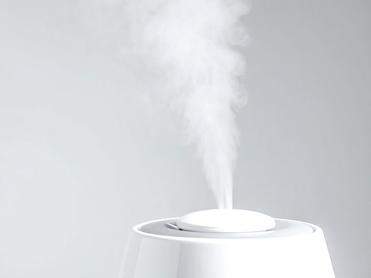 蒸気の出ている加湿器