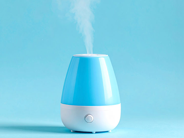 蒸気の出ている加湿器