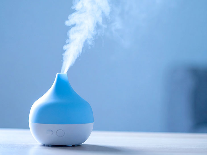 蒸気の出ている加湿器