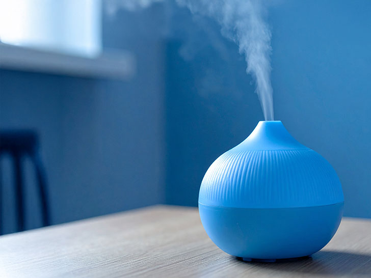 蒸気の出ている加湿器